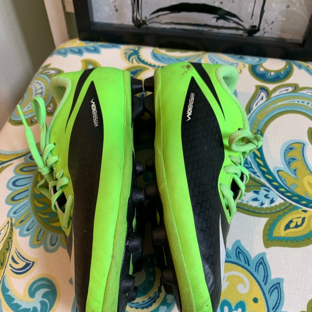 NIKE SHOES - Picture 4 of 10
